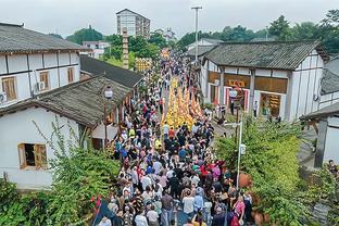 外线高塔！乐福半场三分4中3拿到10分5助